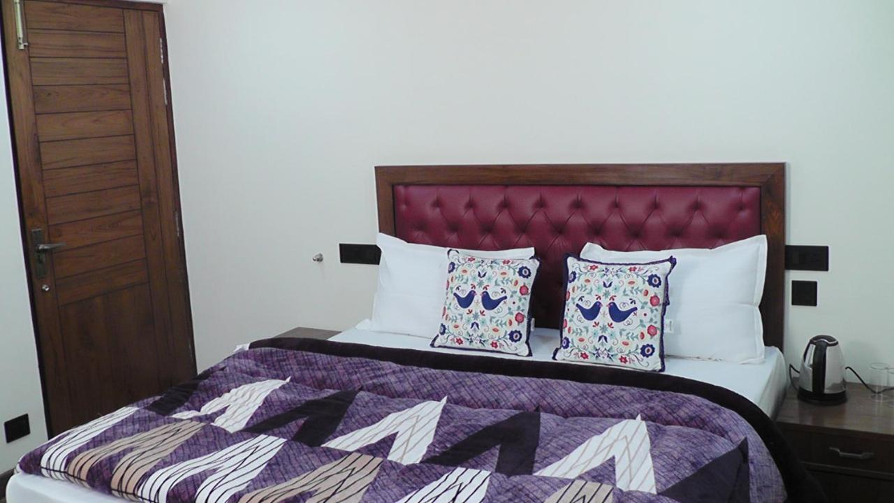Hotel Jakhu Heights Шімла Екстер'єр фото