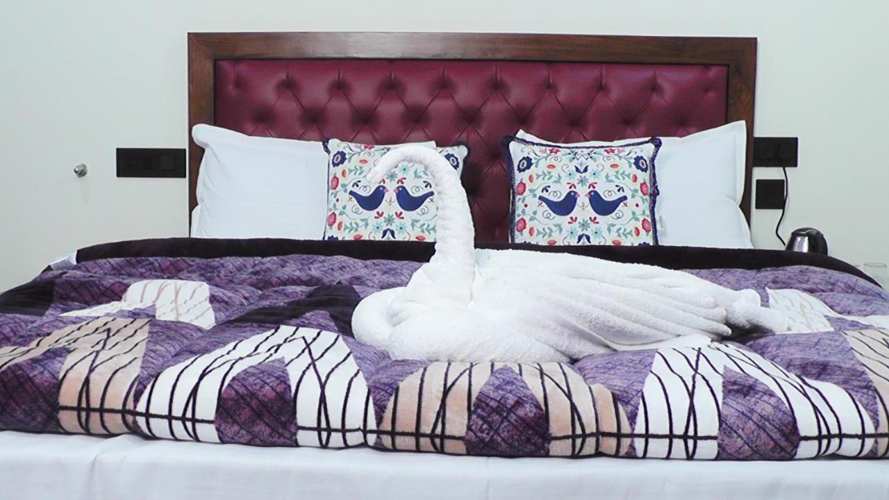 Hotel Jakhu Heights Шімла Екстер'єр фото
