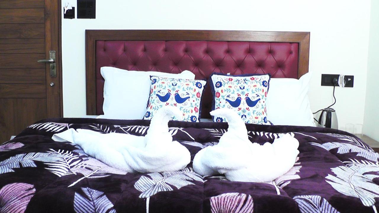 Hotel Jakhu Heights Шімла Екстер'єр фото