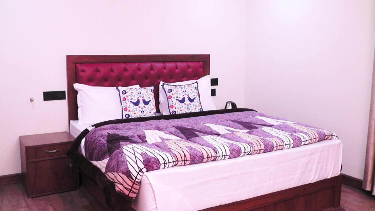 Hotel Jakhu Heights Шімла Екстер'єр фото