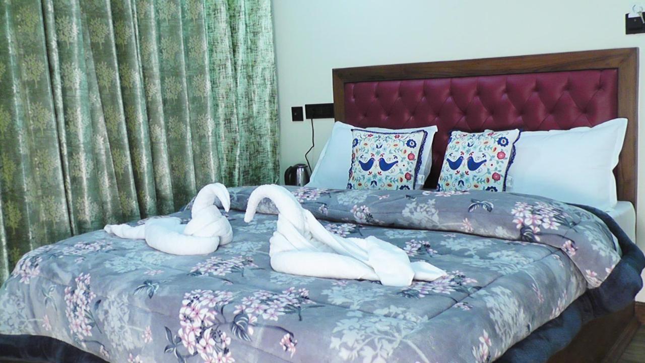 Hotel Jakhu Heights Шімла Екстер'єр фото