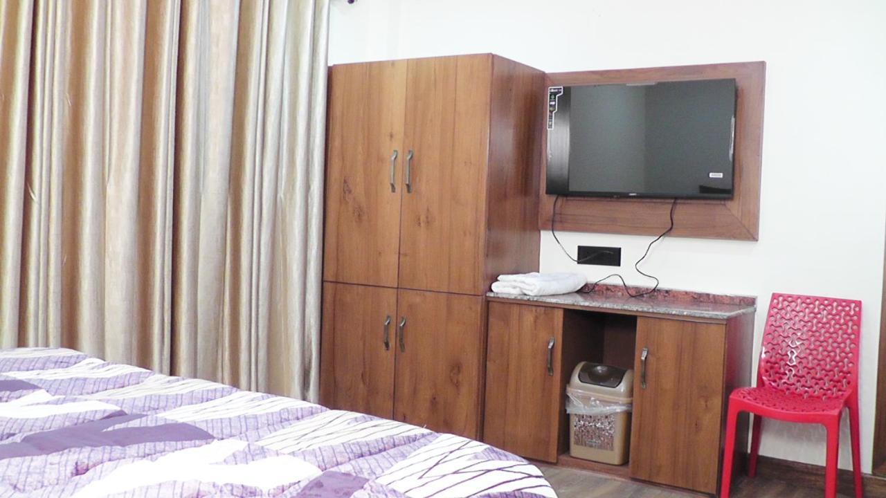 Hotel Jakhu Heights Шімла Екстер'єр фото